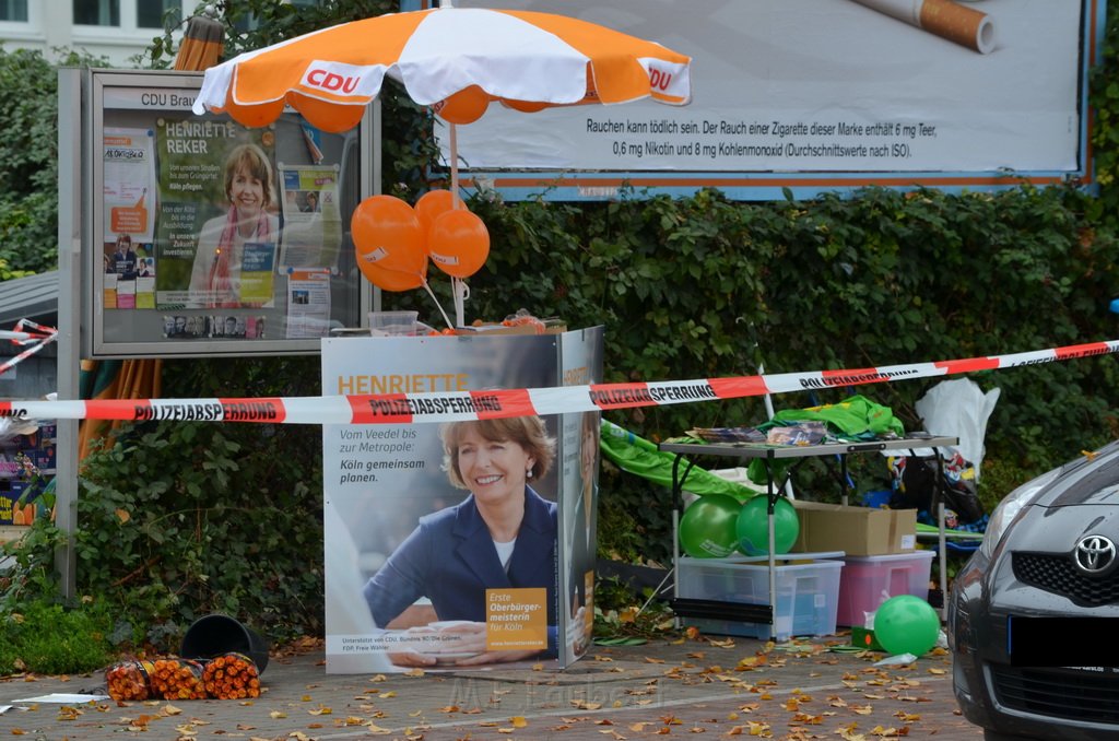 Attentat auf Fr Reker Koeln Braunsfeld Aachenerstr Wochenmarkt P52.JPG - Miklos Laubert